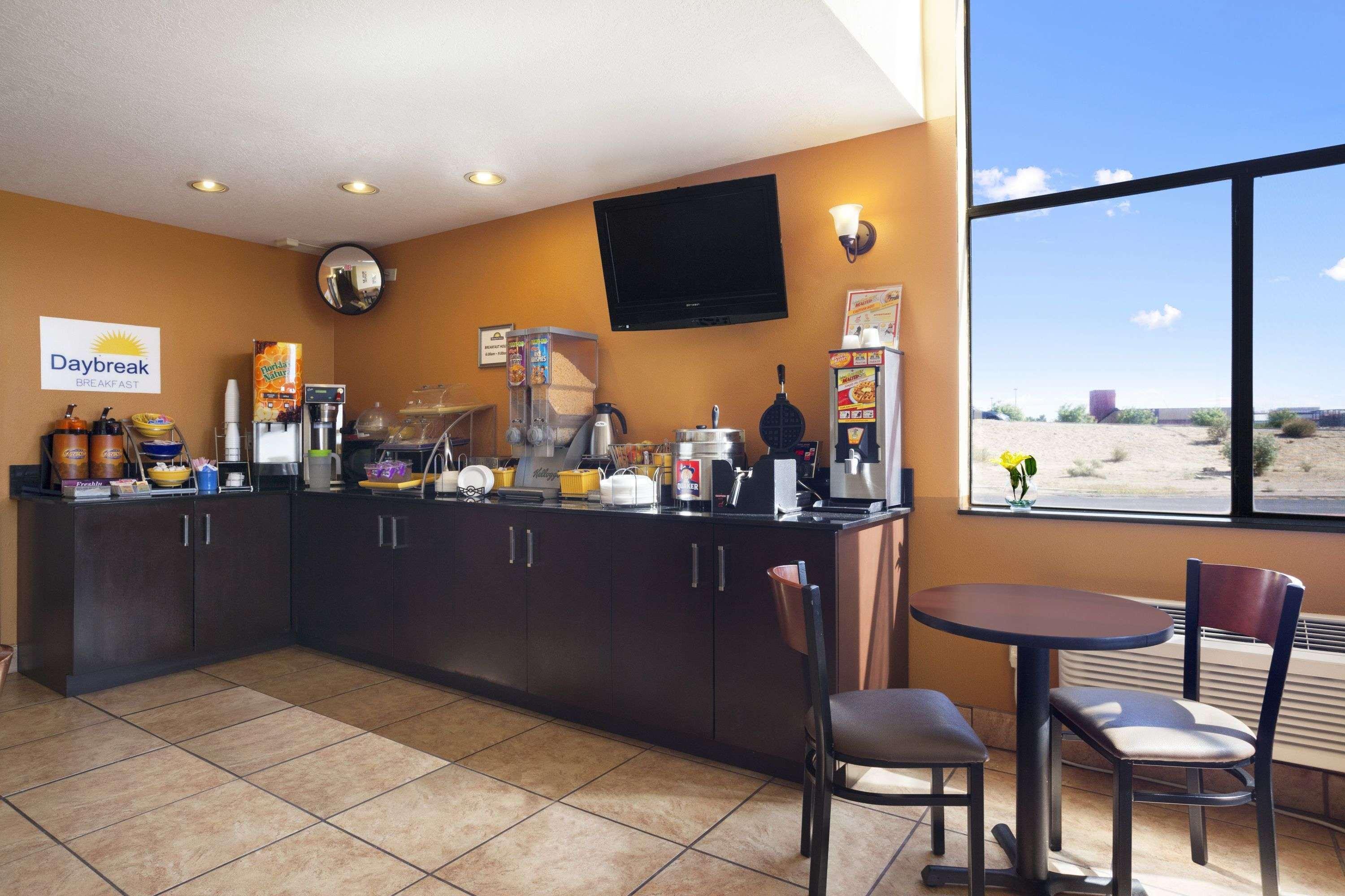 Days Inn By Wyndham Los Lunas Экстерьер фото