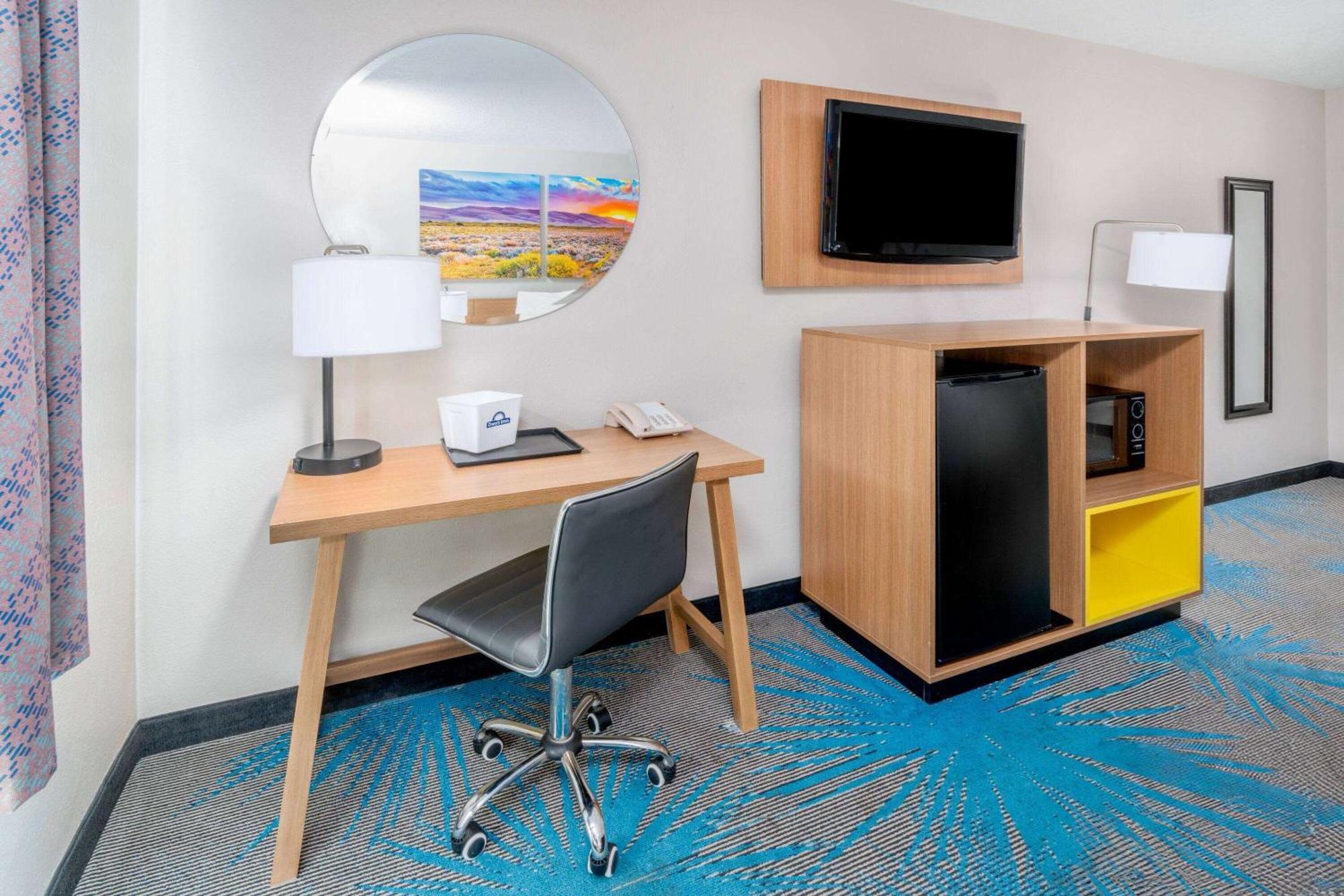 Days Inn By Wyndham Los Lunas Экстерьер фото