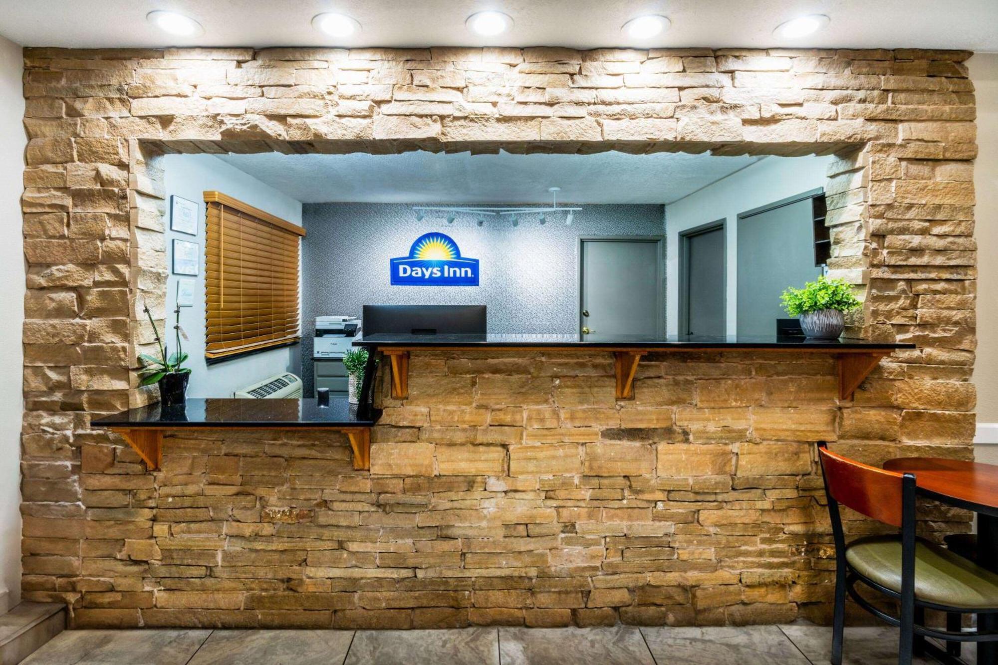 Days Inn By Wyndham Los Lunas Экстерьер фото