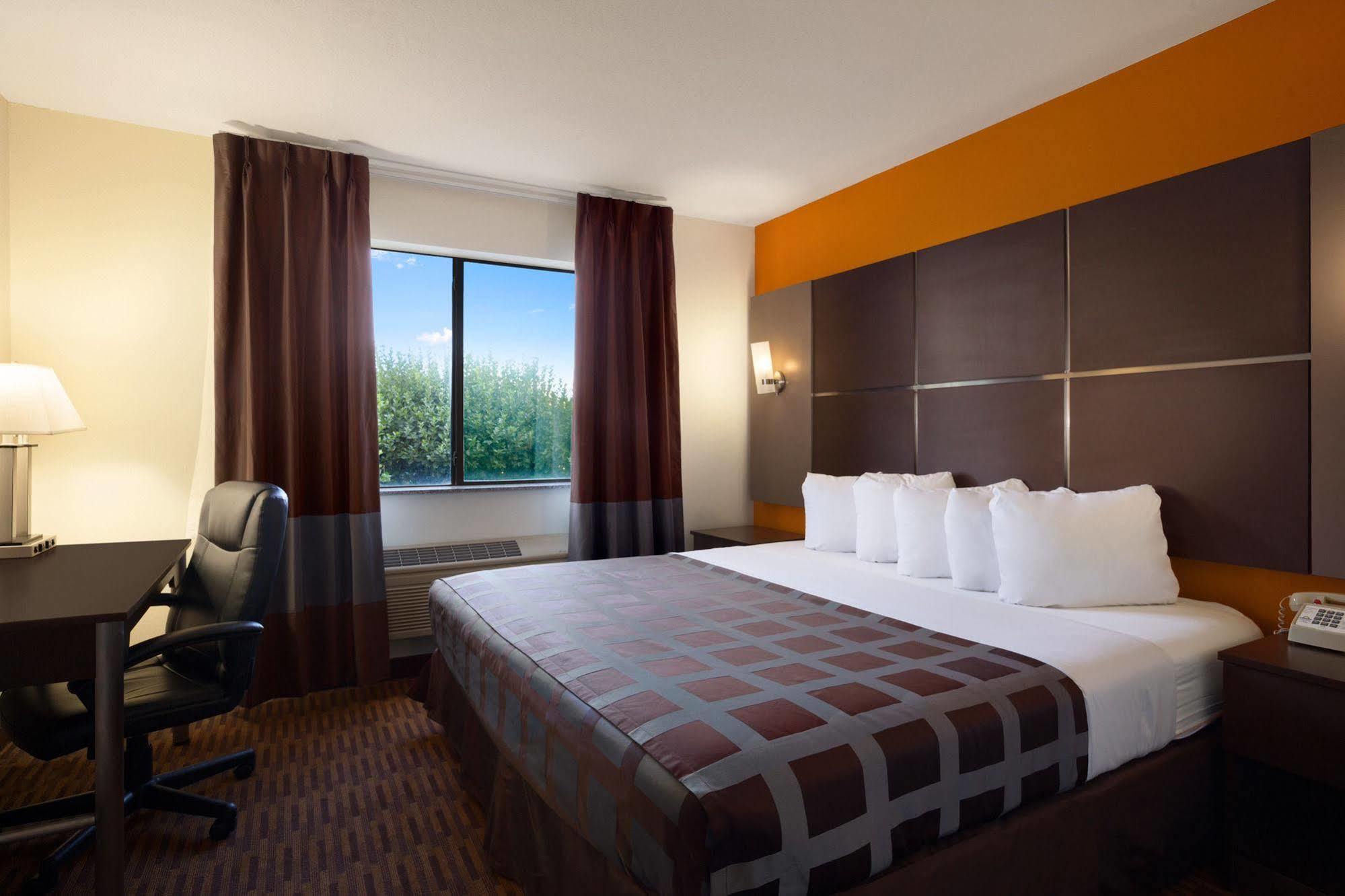 Days Inn By Wyndham Los Lunas Экстерьер фото